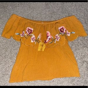 Over the shoulder yellow floral loose crop top